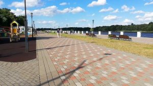 "Взмывая выше ели, не ведая преград, крылатые качели летят, летят, летят..."