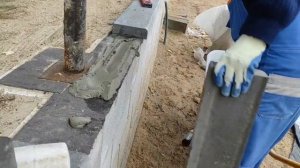 С чего лучше начать кирпичную кладку.Монтаж поребрика.