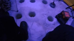 Ловля карася в глухозимье на самом большом озере Западной Сибири. Ночная рыбалка в палатке.