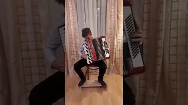 Вертёлкин Ярослав 11 лет 4 класс, П.Едикке Полька "Мизинчик" смотреть онлайн