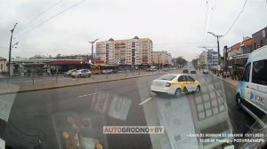 ДТП маршрутки и такси на автовокзале Гродно. Кто виноват?