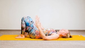 Шпагат - эффективные упражнения. Видео 3. Бабочка лёжа с элементами ПИР