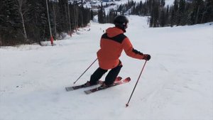 Спуск на трассовых лыжах. Вспоминаю карвинг + Полезное упражнение на технику.