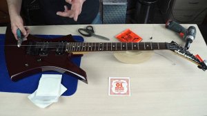 Простой способ замены струн на электрогитаре с Floyd Rose. Последовательность действий и советы.