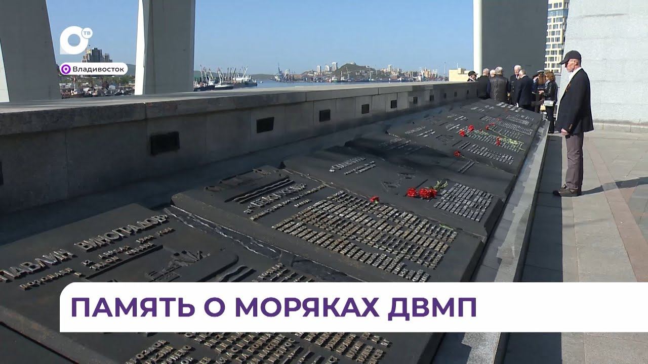 В честь праздника Победы память моряков почтили сотрудники и ветераны FESCO