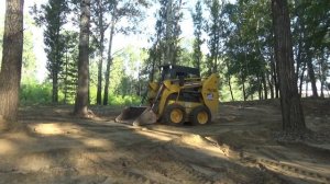 Прогулка в парке делаем планировку на мини погрузчике _Кировец_