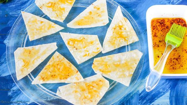 Чипсы из лаваша в микроволновке