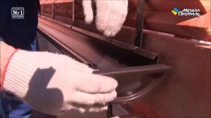 Монтаж карнизной планки и крюков для водостоков