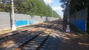 сдвоенная ласточка пролетает станцию Комарово на скорости 150км/ч