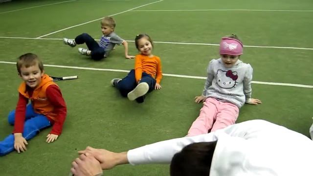 Младшая группа заминка (тянем ноги) смотреть онлайн