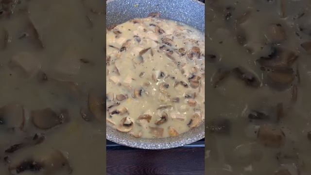 Паста с курицей и грибами в сливочном соусе