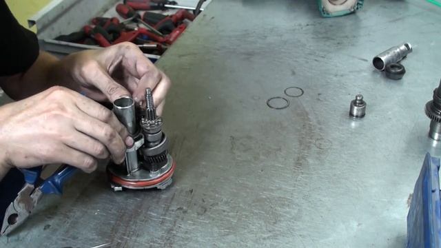 Перфоратор Makita HR 2470 Двигатель работает, бур не крутится - Диагностика / Запчасти на Dyadko.r смотреть онлайн