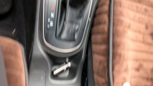 Hundai solaris 1.6автомат стоит ли брать на вторничном рынке?Брат близнец Киа Рио?