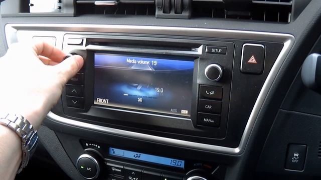 Toyota Auris 2015 diesel Interior смотреть онлайн