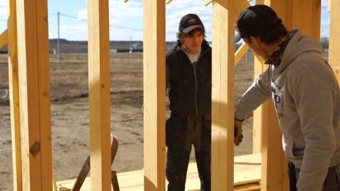 Каркасный дом своими руками| Каркасный деревянный дом для семьи| каркасное строительство