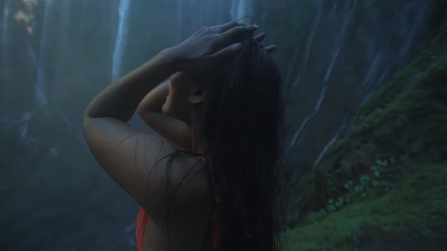 This waterfall is INSANE! Tumpak Sewu - East Java, Indonesia смотреть онлайн