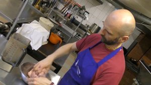 Как приготовить вегетарианскую колбасу.