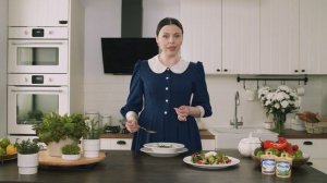 Уроки этикета: как есть суп и салат?