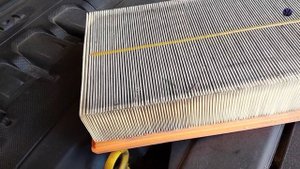 Volkswagen Passat B8 1.6TDI. Замена воздушного фильтра.