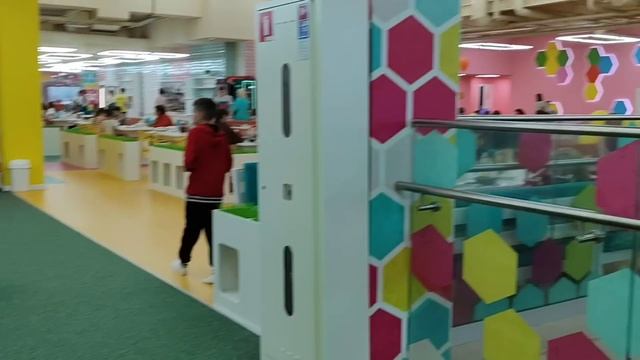 ВЛОГ: ХАРЬКОВ МИККИ и РОБОТ ПЫЛЕСОС ? ПРИЕХАЛИ В ТЦ НИКОЛЬСКИЙ смотреть онлайн