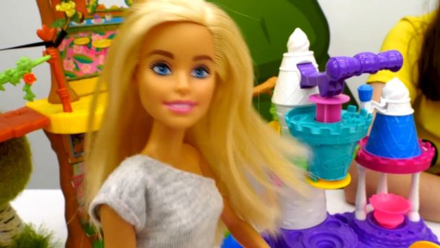 Барби против Терезы — Кукла Барби продолжает мстить сопернице — Что не так с мороженым куклы Терезы смотреть онлайн
