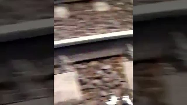 Железнодорожные пути. Ставим камни на релеса