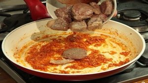 Баранина тушеная в соусе