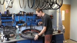 Как установить бескамерную покрышку на фэтбайк.