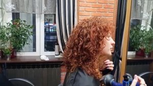 Самая стильная прическа этого сезона: химическая завивка для волос средней длины