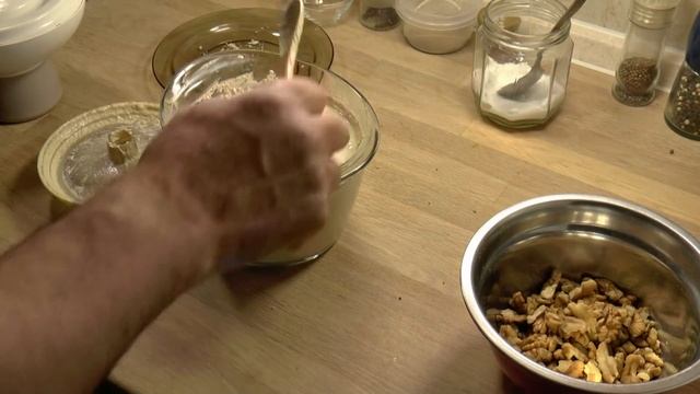 Рыба (любая) под грузинским ореховым соусом баже. Просто, очень вкусно!