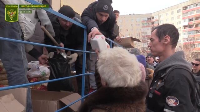 Журналисты под обстрелами эвакуируют жителей Рубежного