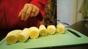 Готовим вкусный десерт из бананов и шоколада челлендж