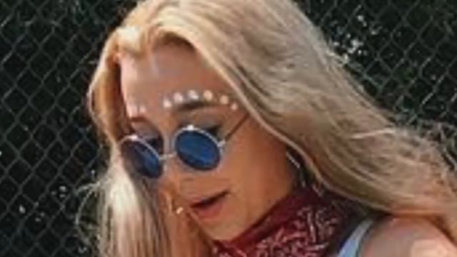 УСТРОИЛА ДОМА "КОАЧЕЛЛУ" - Эмма Чемберлен смотреть онлайн