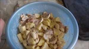 Грудка куриная с картофелем и грибами в рукаве