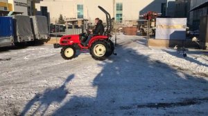 Универсальный трактор Branson 3100.mp4