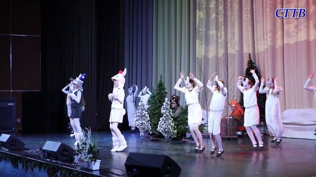 На главную елку Советска пришли главные волшебники города. смотреть онлайн