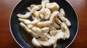 Яблочный пирог на сковороде