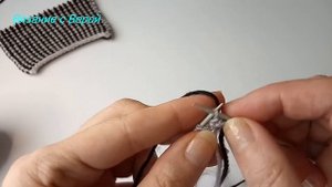 Двухцветный узор спицами.