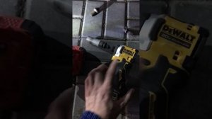 Dewalt 850 сделал работу вместо гайкаверта Felisatti,а все это освещал Dewalt 805 #dewalt #felisatt