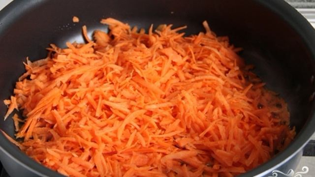 Тушеная рыба с морковью