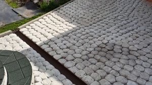 Итоговый результат. Брусчатка из мешочков с раствором цемента.