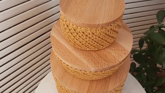 Крышки из натурального дерева (бук). Покрыты специальным маслом.