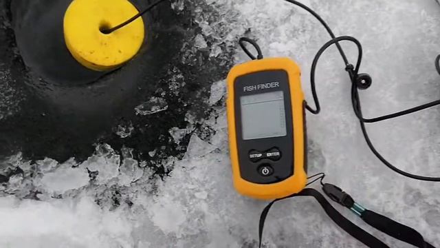 бюджетный китайский эхолот FISH FINDER.