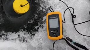 бюджетный китайский эхолот  FISH FINDER.