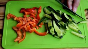 Салат с кальмарами, огурцами и болгарским перцем