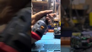 Шуруповерт бесщеточный , 16,8 вольт.2 АКБ . Сумка