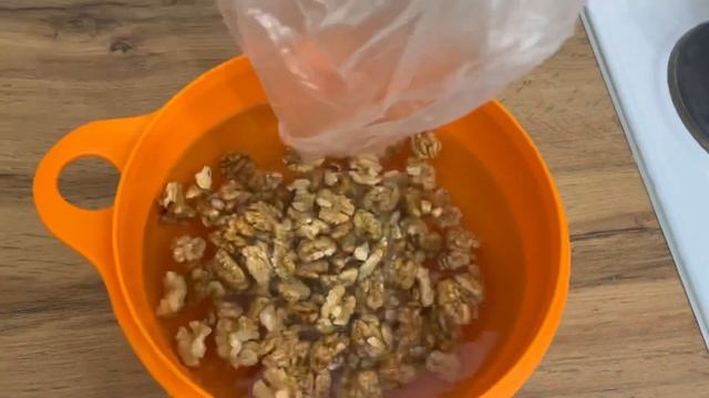 Жаңғақтарды дұрыс тазалап жүрмізбе?Как правильно мыть орехи? смотреть онлайн