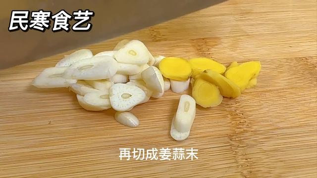 土豆這樣做太香了，家裡來客必做的一道拿手菜，比紅燒肉還受歡迎，【民寒食藝】，#土豆丁炒肉末的家常做法，#土豆料理，#土豆食譜，#土豆做法，#土豆做法簡單又好吃，#土豆做法教程，#土豆做法簡單又好吃家