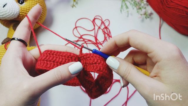 МК вяжем игрушку крючком. Милый жирафик в очках. Этап-13, вяжем штанишки.