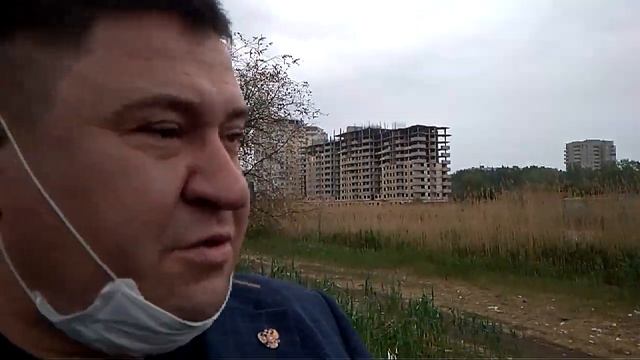Активист ЭКОЛОГИЧЕСКОГО ПАТРУЛЯ Антон Гламаздин требует очистить берег р. КУТУМ рядом с Юго-Восток- смотреть онлайн